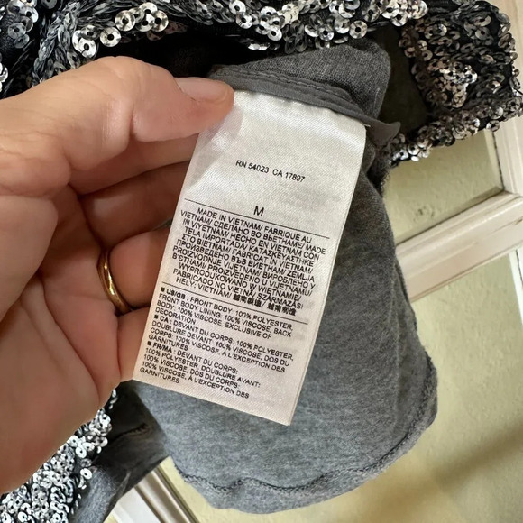 BANANA REPUBLIC Silver Grey Sequin Tank Top Shirt Size Medium V Neck - Picture 5 of 8